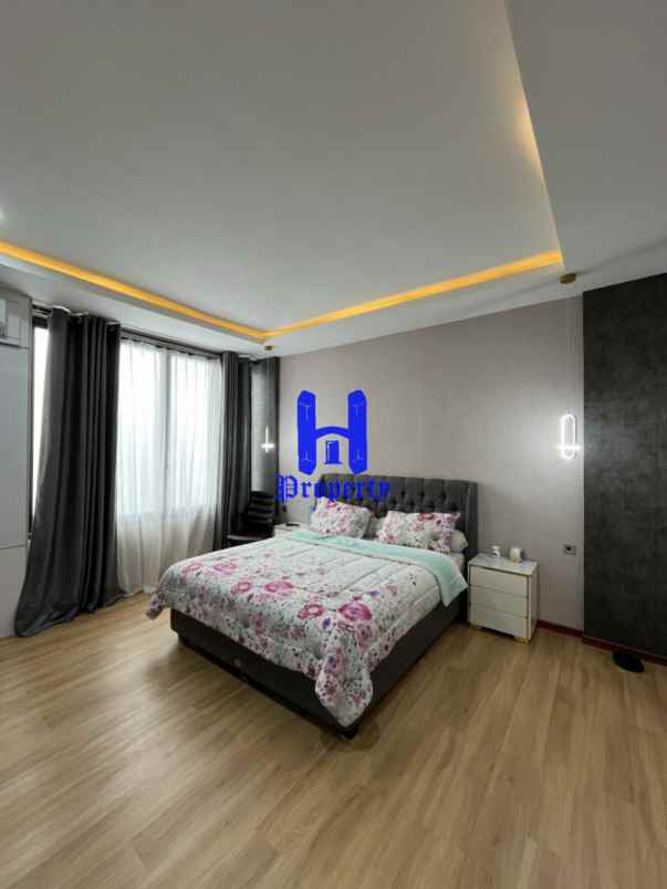 dijual rumah komplek taman malibu indah