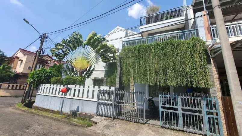 dijual rumah komplek taman semanan indah