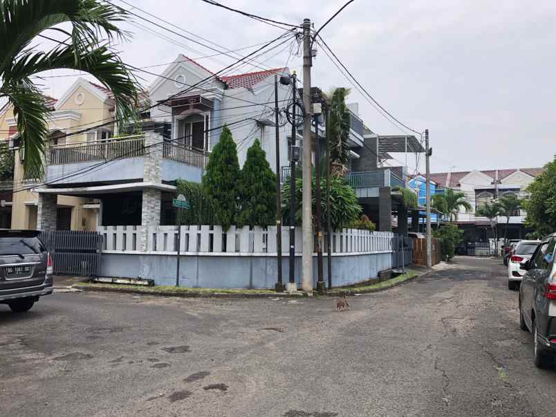 dijual rumah komplek taman semanan indah