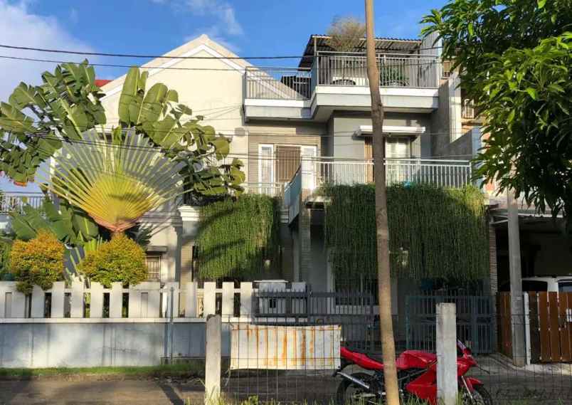 dijual rumah komplek taman semanan indah