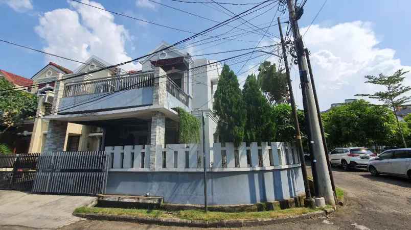 dijual rumah komplek taman semanan indah