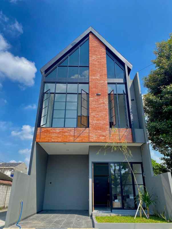 dijual rumah kukusan