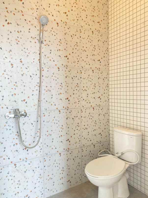 dijual rumah kukusan