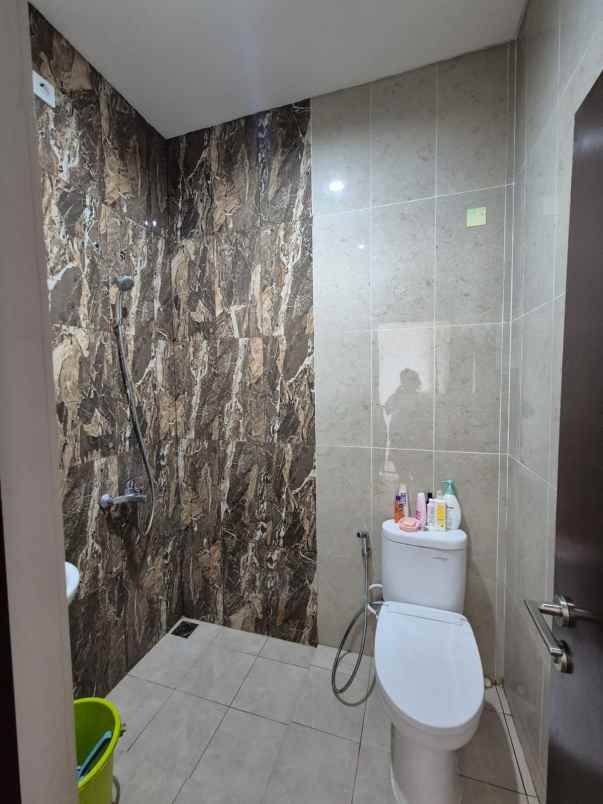 dijual rumah lagoon park bukit golf riverside