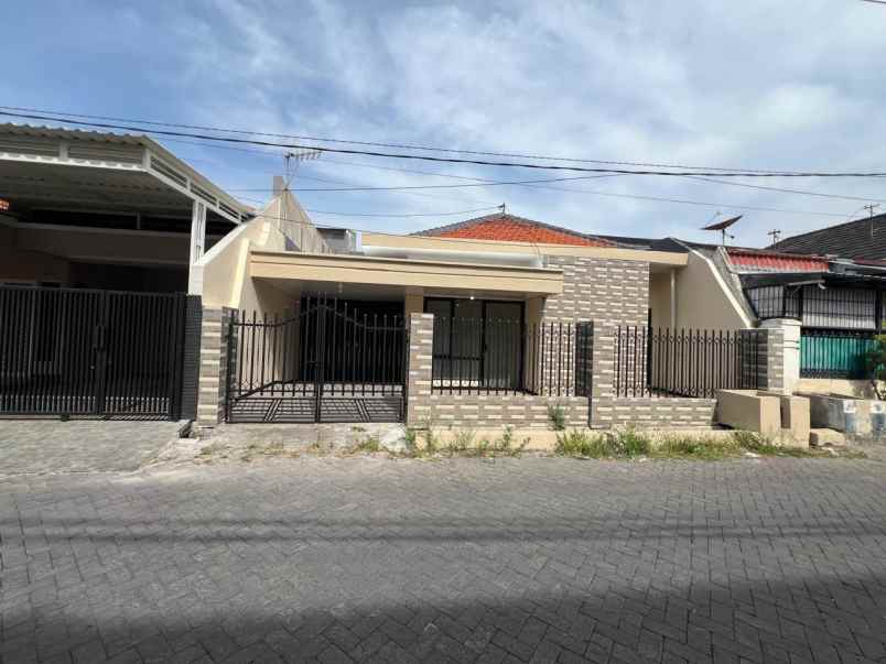 dijual rumah lebak indah