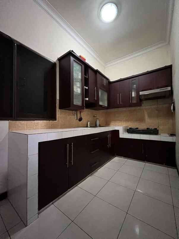 dijual rumah lebak indah regency