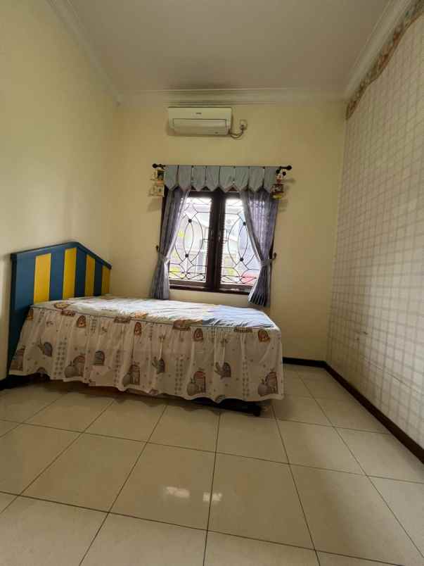 dijual rumah lebak indah regency