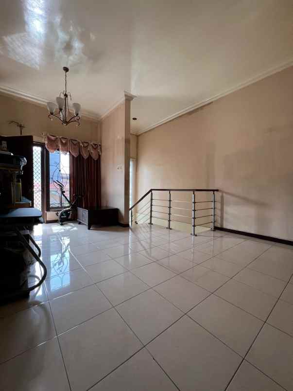 dijual rumah lebak indah regency