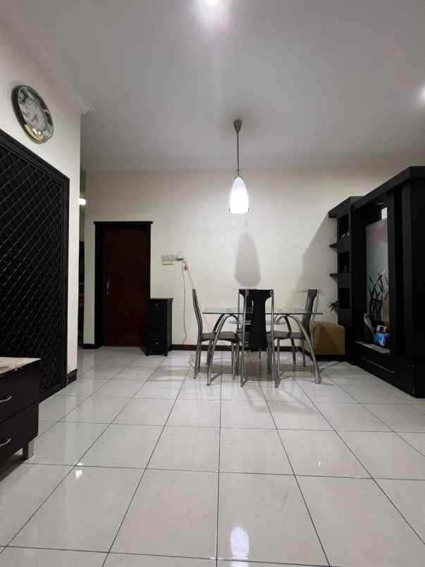 dijual rumah lebak indah regency