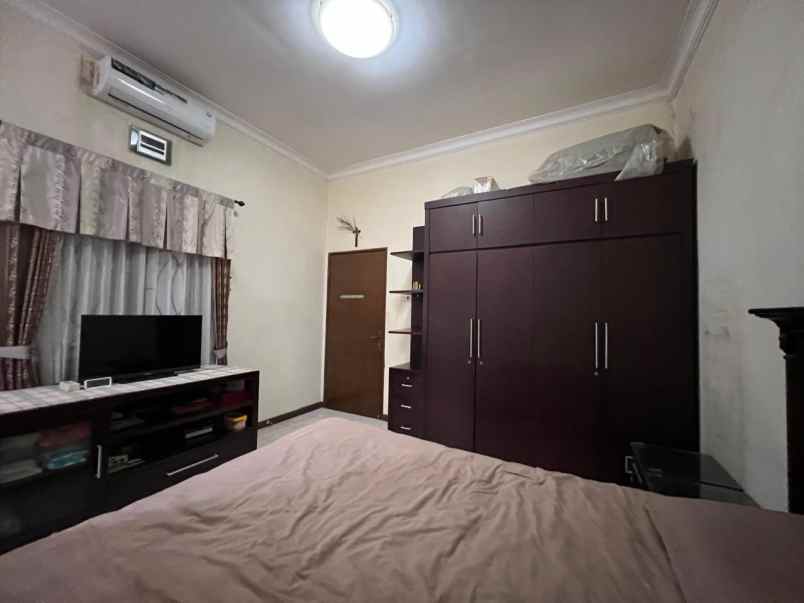 dijual rumah lebak indah regency