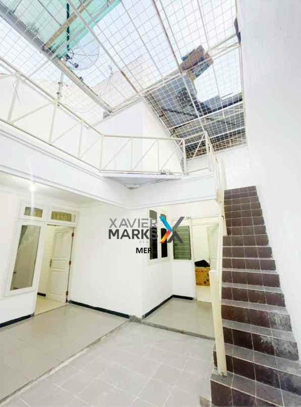 dijual rumah lebak indah timur