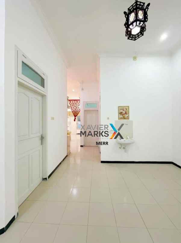 dijual rumah lebak indah timur