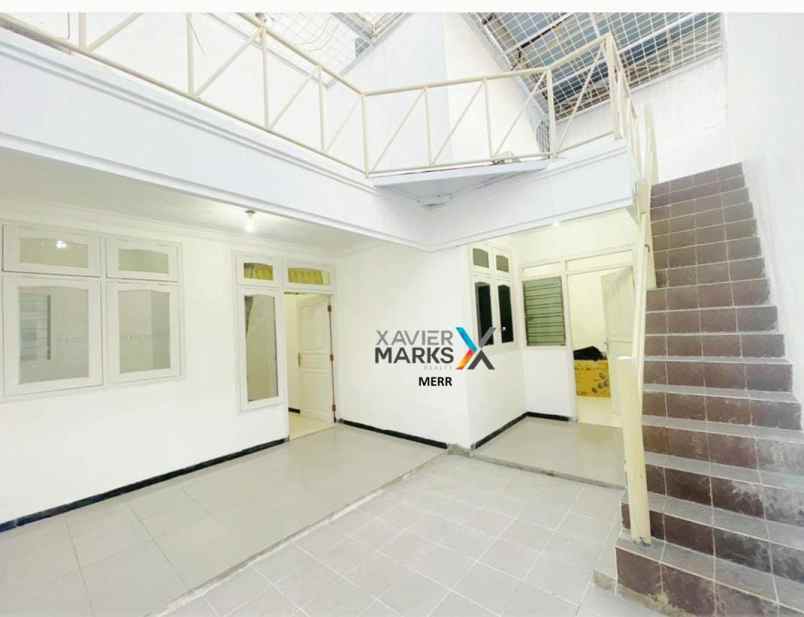 dijual rumah lebak indah timur