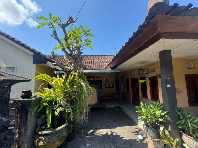 dijual rumah lokasi jalan waturenggong