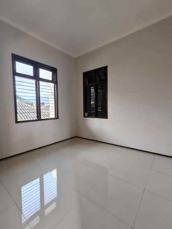 dijual rumah lokasi perumahan bukit dieng kota malang
