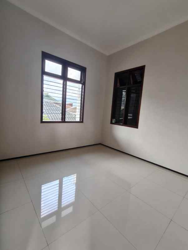 dijual rumah lokasi perumahan bukit dieng kota malang