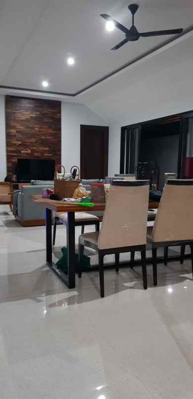 dijual rumah maguwoharjo kec depok