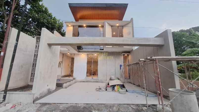 dijual rumah maguwoharjo kec depok kab