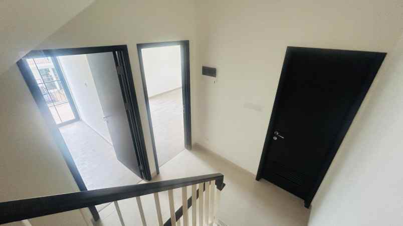 dijual rumah maison de wisteria metland