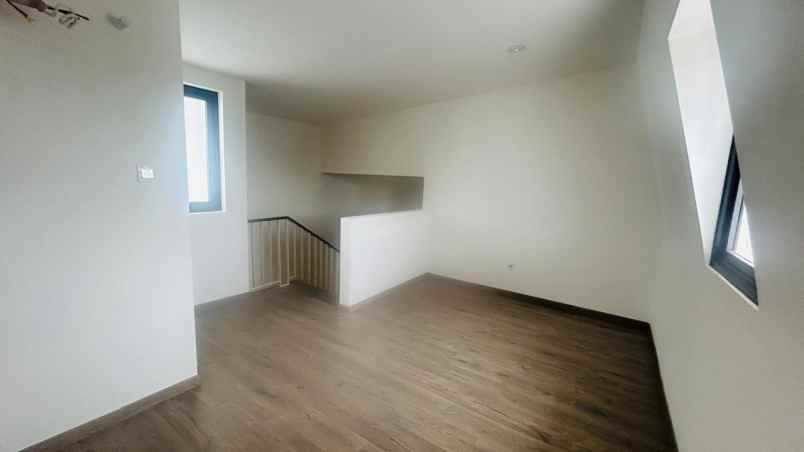 dijual rumah maison de wisteria metland