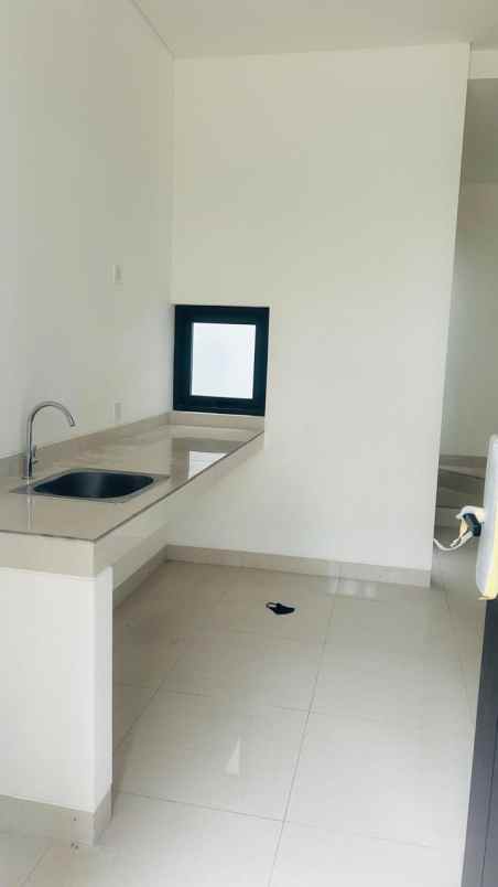 dijual rumah maison de wisteria metland