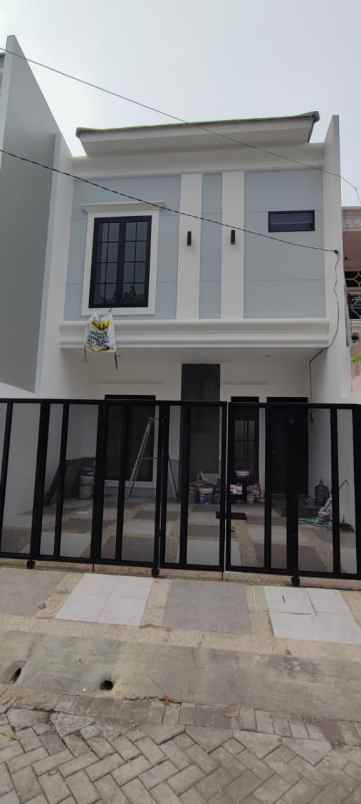 dijual rumah manyar
