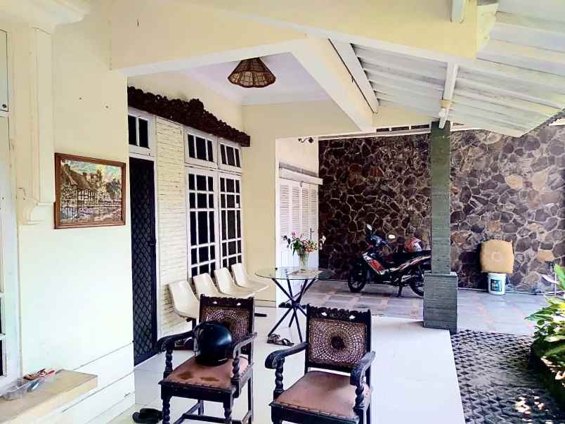 dijual rumah manyar indah