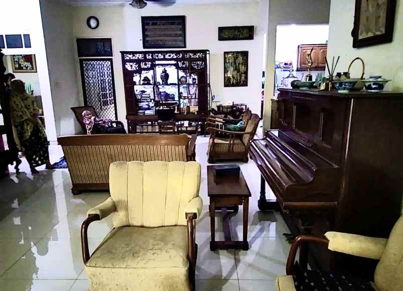 dijual rumah manyar indah