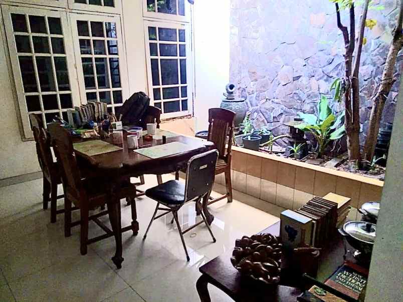 dijual rumah manyar indah