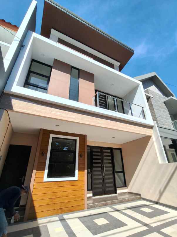 dijual rumah manyar tirtoyoso