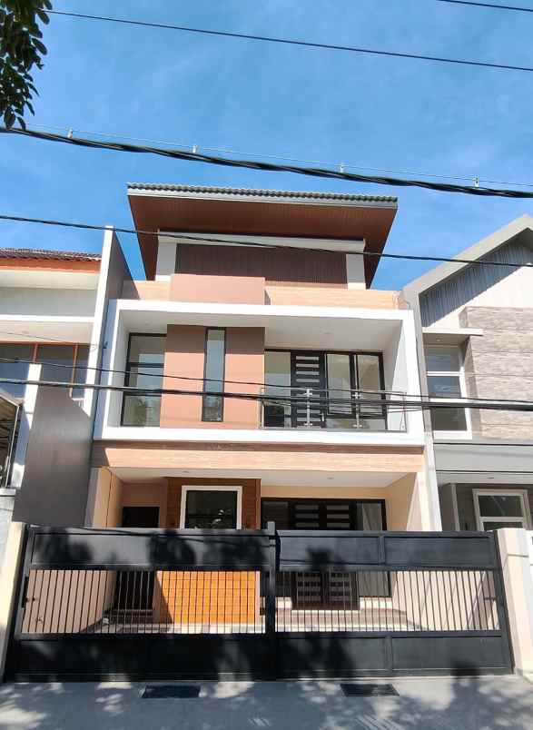 dijual rumah manyar tirtoyoso