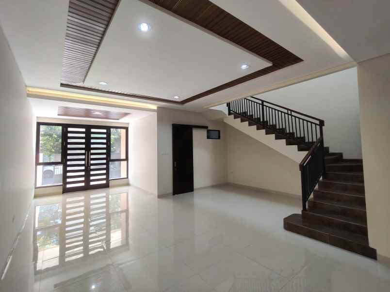 dijual rumah manyar tirtoyoso