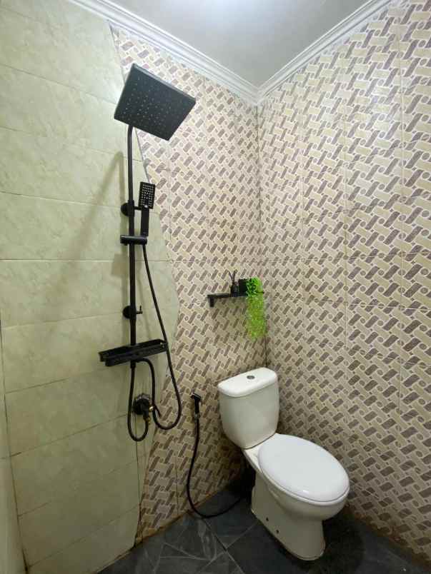dijual rumah meruyung limo depok