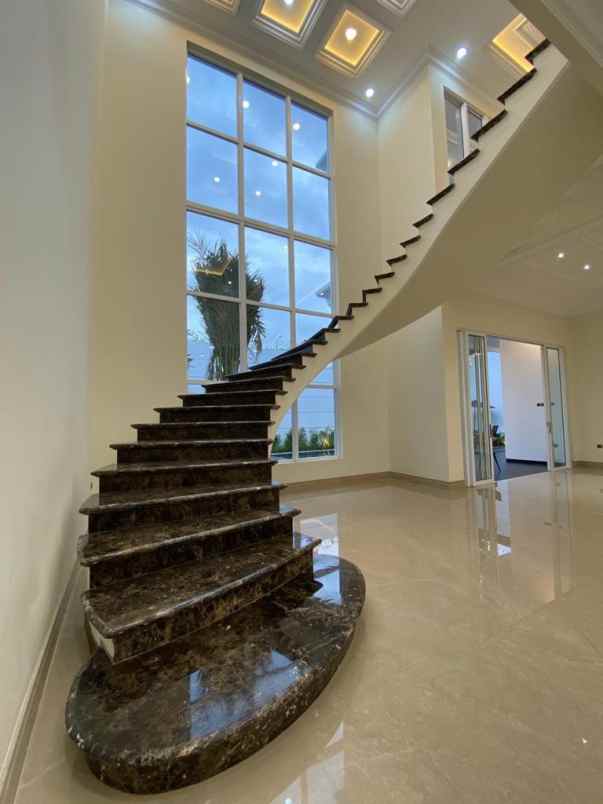 dijual rumah mewah lokasi pondok indah jakarta selatan