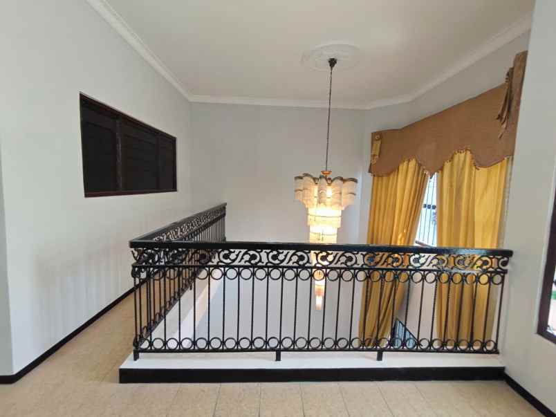 dijual rumah ngagel wasana