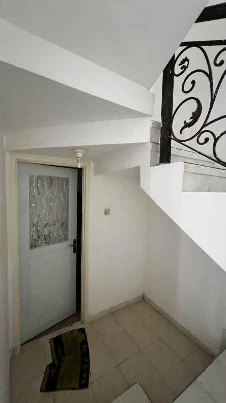 dijual rumah pakuwon city