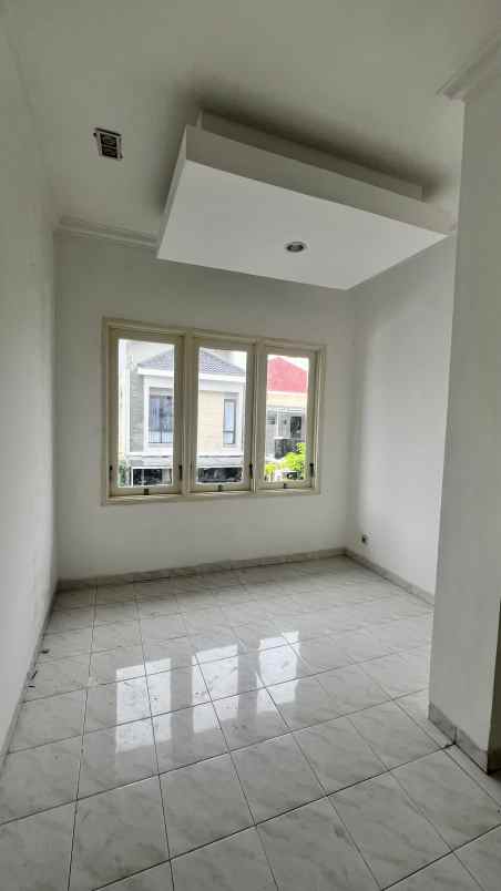 dijual rumah pakuwon city