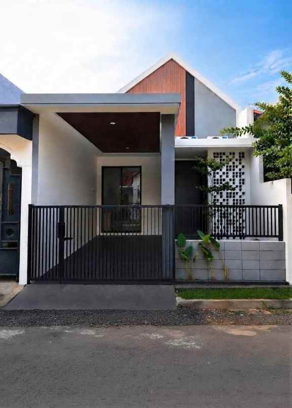 dijual rumah pakuwon city