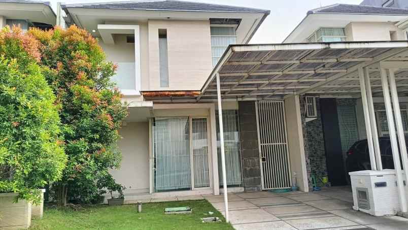 dijual rumah pakuwon indah