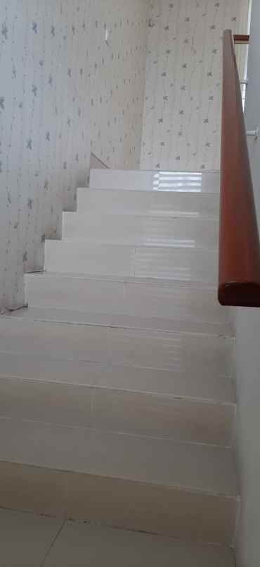 dijual rumah pakuwon indah