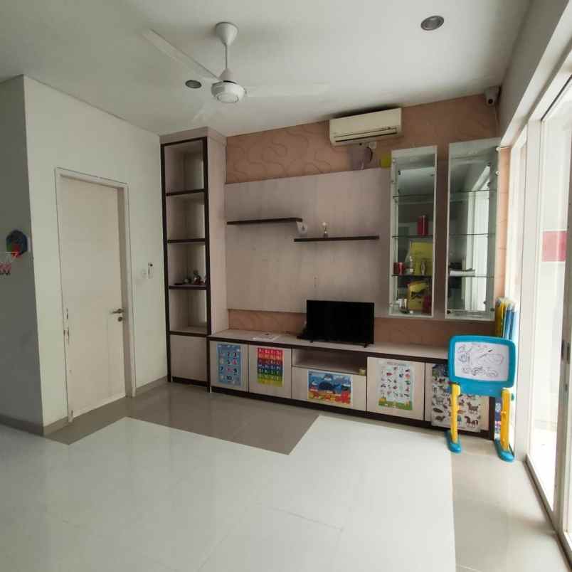 dijual rumah pantai mentari