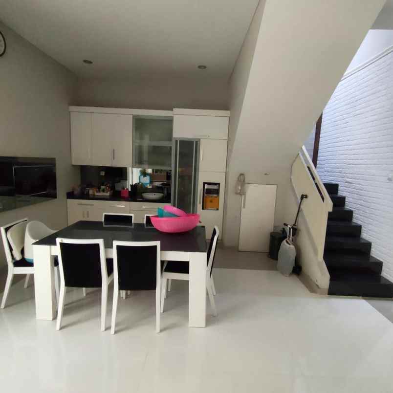 dijual rumah pantai mentari