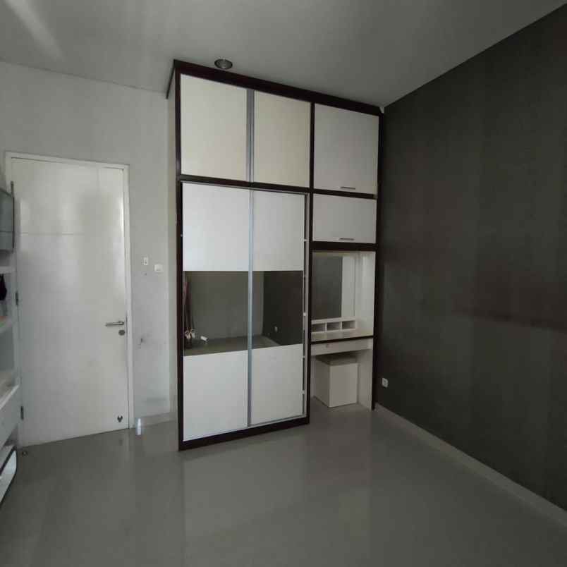 dijual rumah pantai mentari