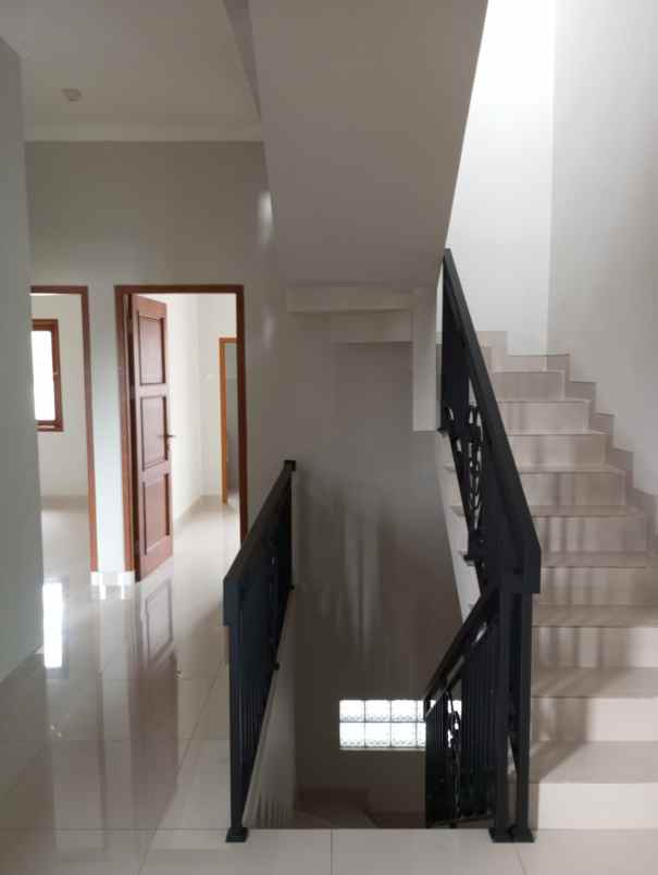 dijual rumah penggilingan baru 1 kp