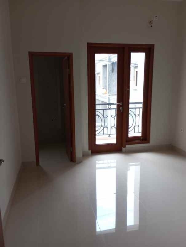 dijual rumah penggilingan baru 1 kp