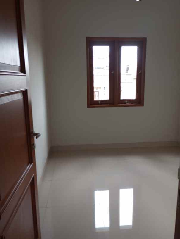 dijual rumah penggilingan baru 1 kp