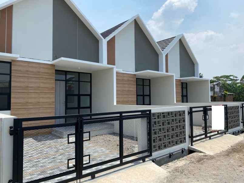 dijual rumah permata permai cisaranten