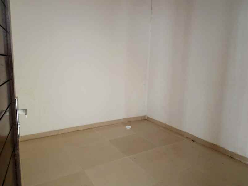 dijual rumah perum kota permata