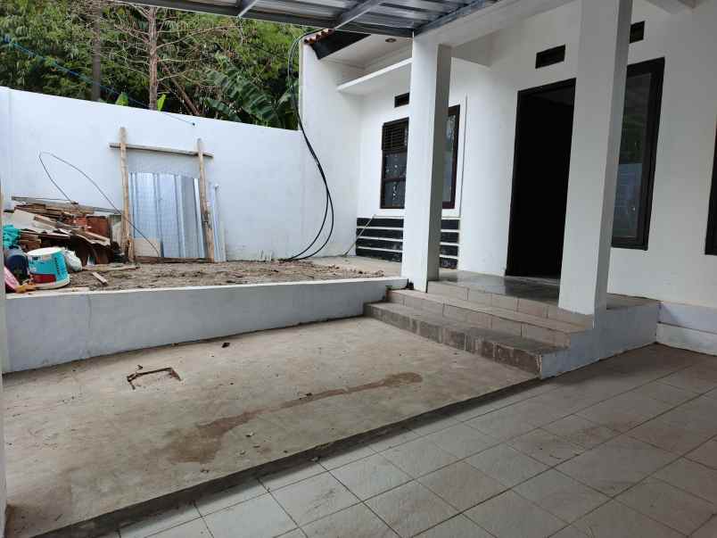 dijual rumah perum kota permata