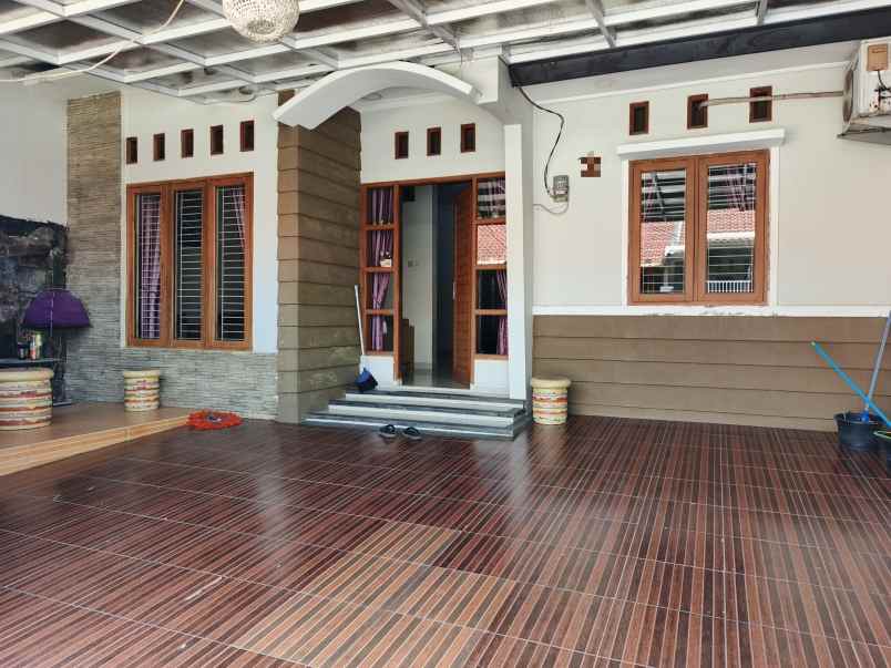 dijual rumah perum kota permata